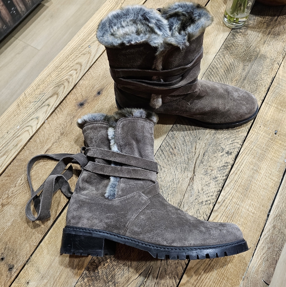 $595 Stuart Weitzman Nappa Leather Wrap Snowfield Fur Boots